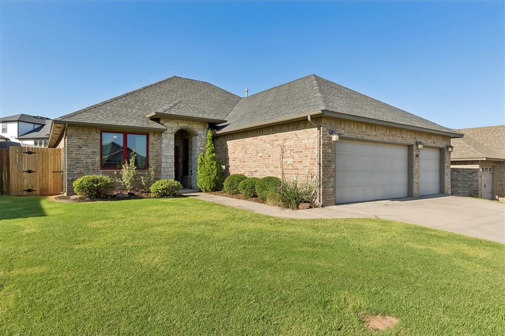 Property Photo:  6116 Beverly Hills Drive  OK 73034 