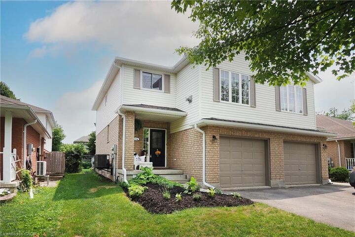 218 Inverhuron Crescent A — photo 1