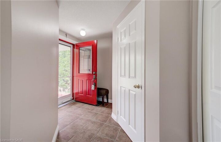 Property Photo:  27 Bridlewreath Street  ON N2E 3V5 