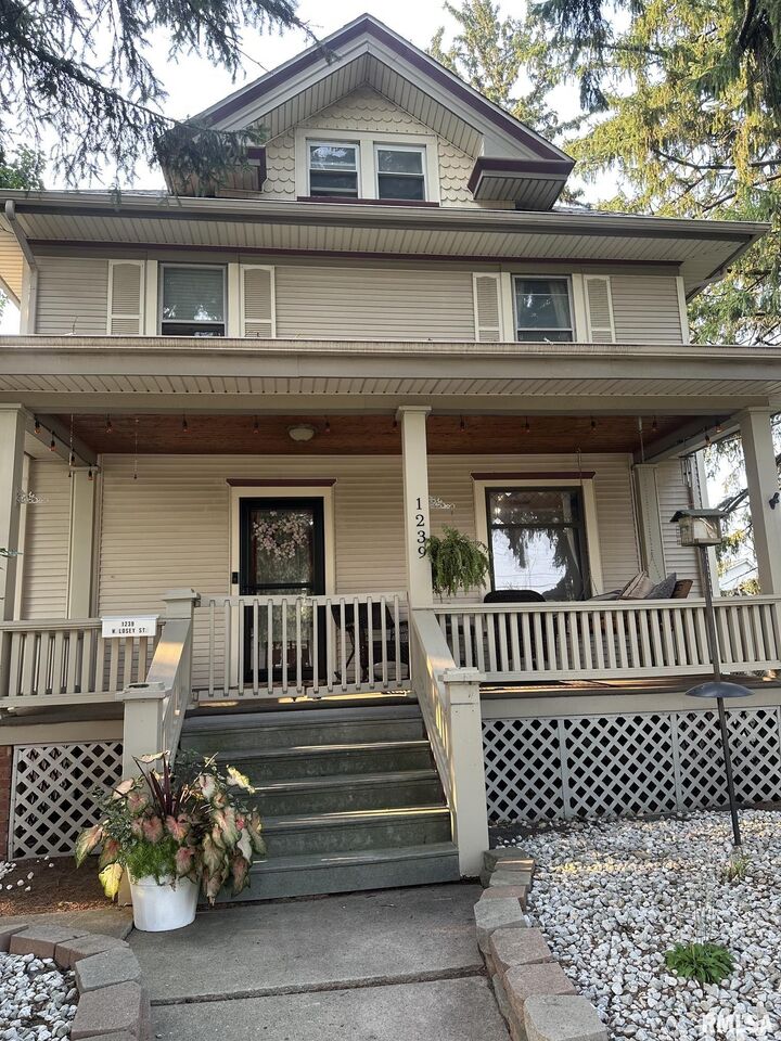 Property Photo: 1239 W Losey Street IL 61401