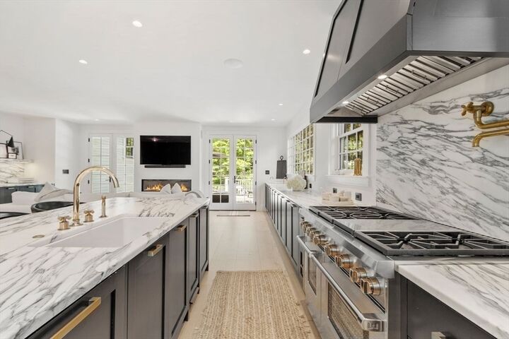 Property Photo:  55 Maple Avenue  MA 01810 