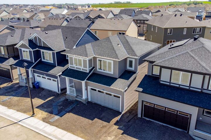 Property Photo:  4041 Southwinds Way SW  AB T4B 5X4 