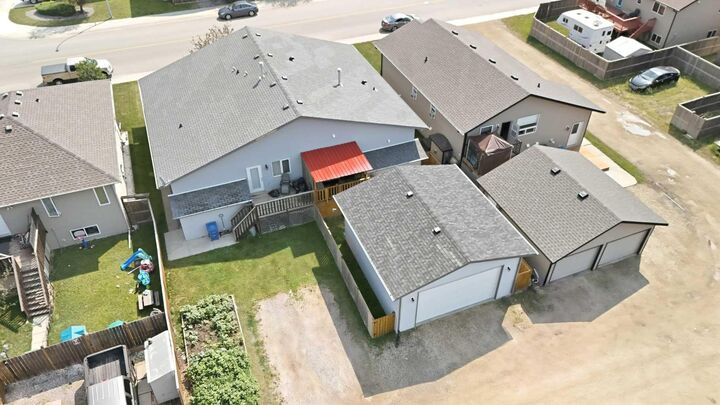 Property Photo:  118 Oak Drive  AB T4P 0C8 
