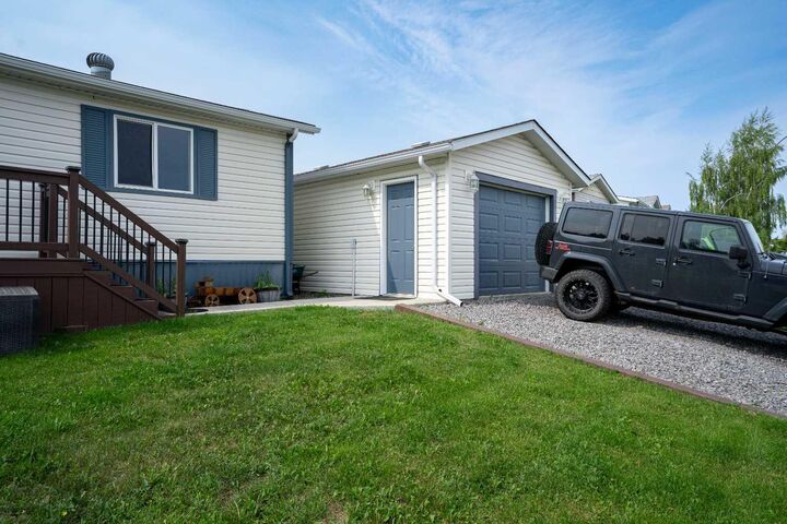 Property Photo:  161 Harpe Way  AB T9K 2K6 