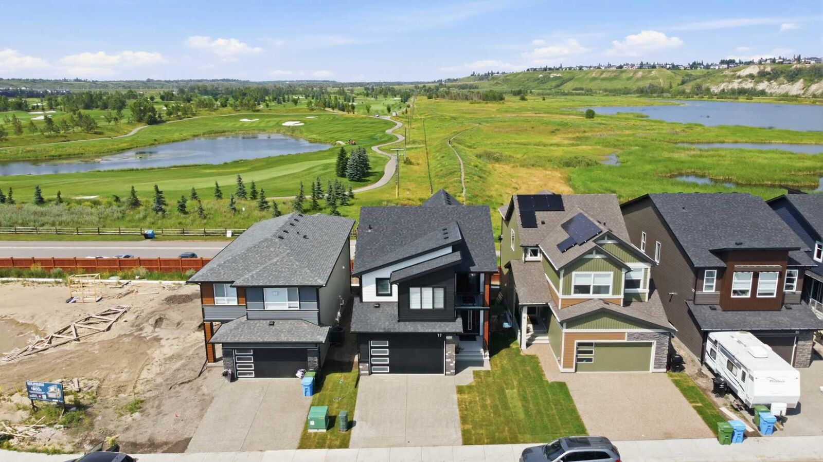 Property Photo: 77 Wolf Hollow Villas SE AB T2X 5K2