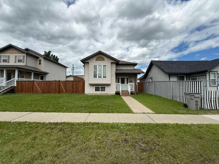 10022 96 Avenue — photo 1