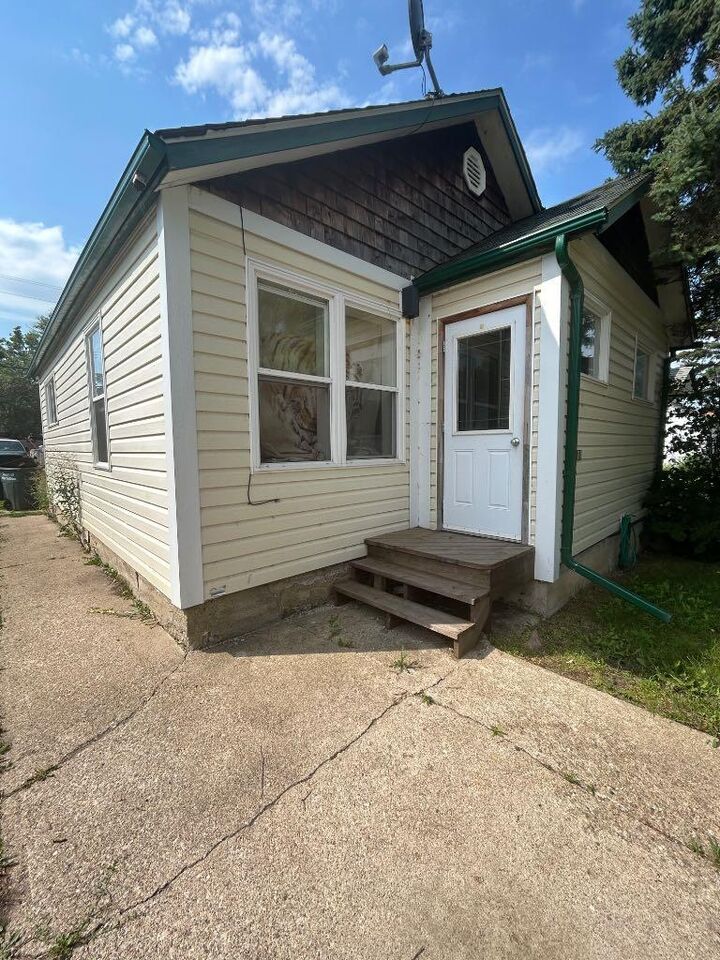 Property Photo:  4621 50 Avenue  AB T9X 1B1 