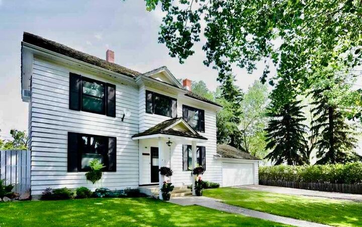 Property Photo:  5107 46 Street  AB T0B 3S0 