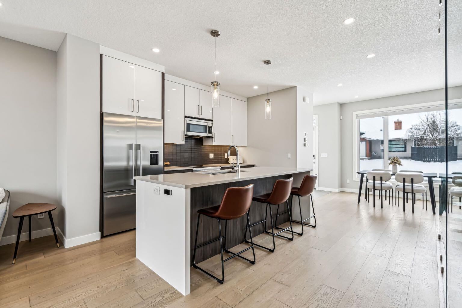 Property Photo:  5105 6 Street SW  AB T2V 1J6 
