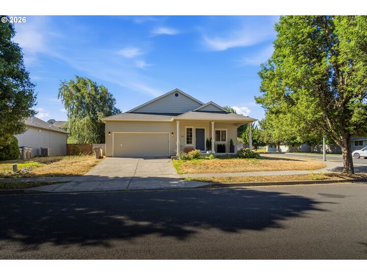 Property Photo: 713 Heights Ave OR 97031