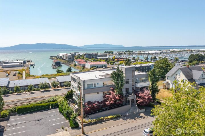 Property Photo:  1301 W Holly Street 302  WA 98225 
