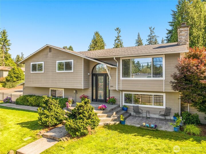 Property Photo:  804  15th Street SW  WA 98020 