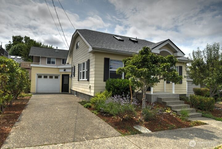 Property Photo: 921 5th Avenue SE WA 98501