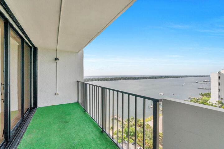 Property Photo:  5600 N Flagler Drive 2504  FL 33407 