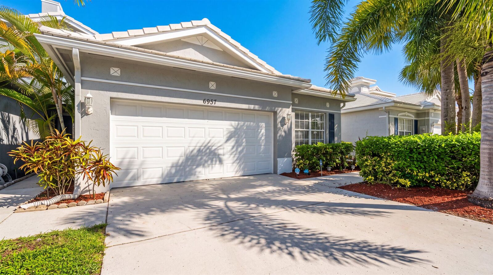 Property Photo:  6957 Blue Skies Drive  FL 33463 