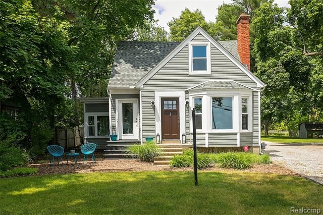 Property Photo: 3630 Orchard Lake Road MI 48324
