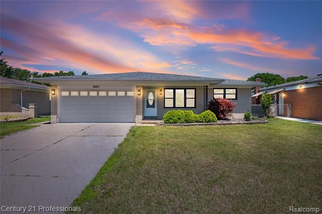 Property Photo:  2527 Nadine Drive  MI 48310 