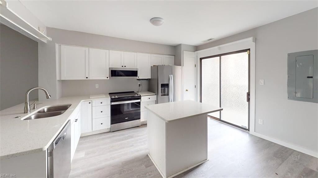 Property Photo:  211 Bridgewater Dr  VA 23603 
