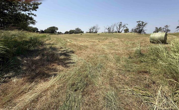 Property Photo: 1003 N Springfield Ave KS 67003