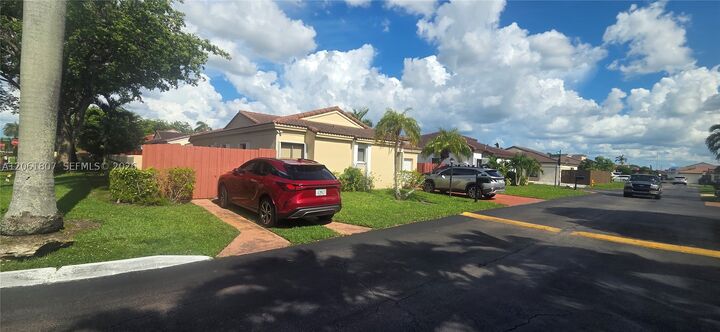 Property Photo:  509 SW 87th Pl  FL 33174 