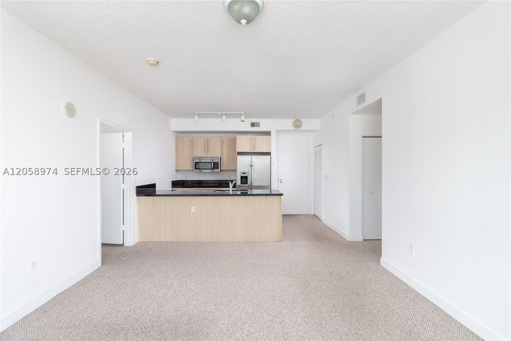 Property Photo: 1111 SW 1st Ave 2423-N FL 33130