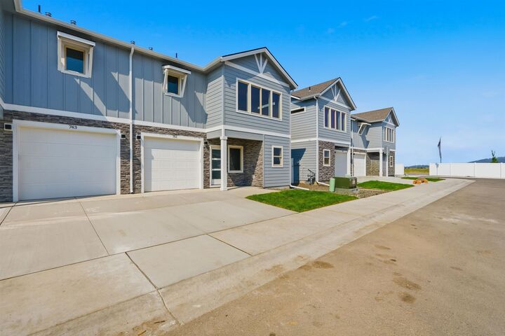Property Photo:  