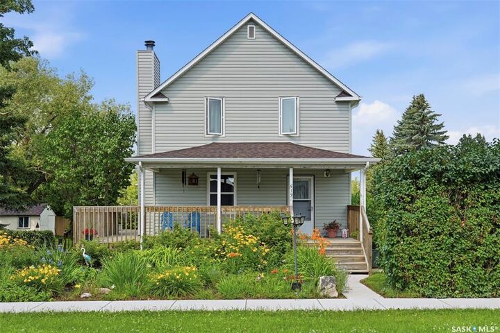 Property Photo:  513 1st Street E  SK S0K 1Z0 