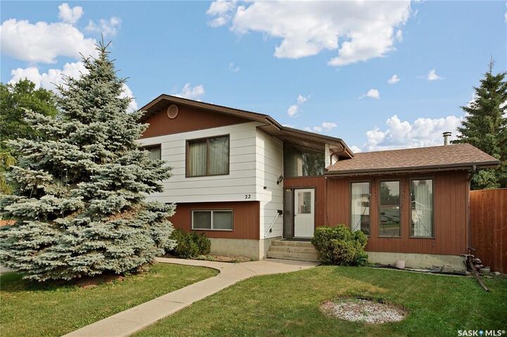 Property Photo:  22 Blue Place  SK S7M 4R9 