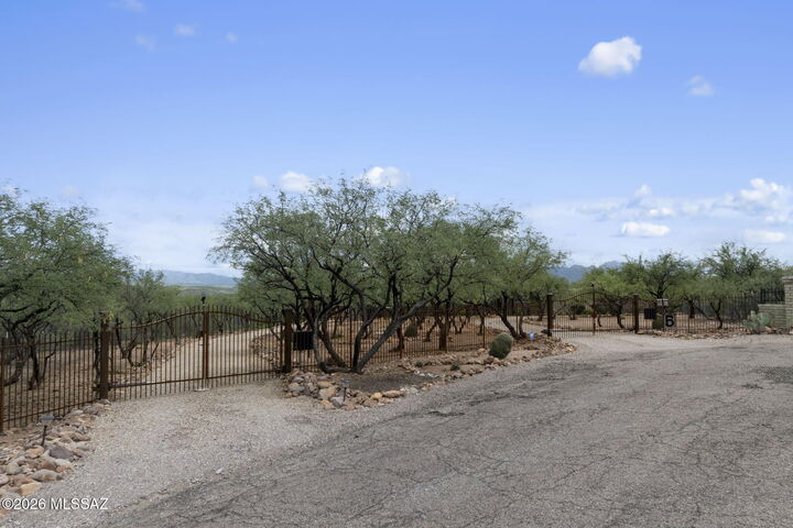 Property Photo:  5 Tubutama Court  AZ 85646 