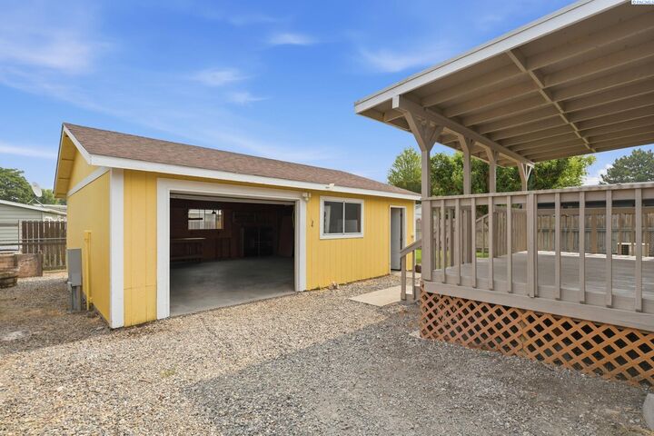 Property Photo:  9150 W Yellowstone Ave  WA 99336 