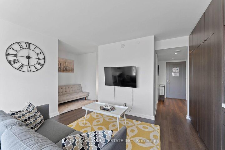 Property Photo:  155 Yorkville Avenue 2917  ON M5R 0B4 