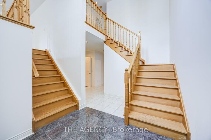 Property Photo: 68 Townsgate Drive ON L4J 8A4