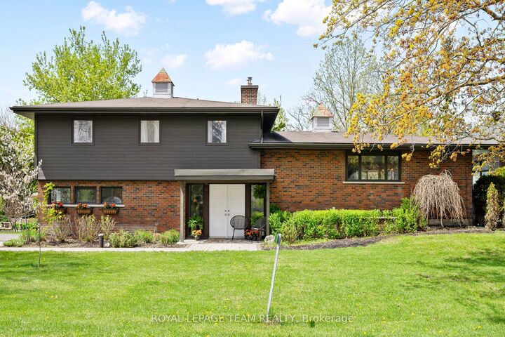 2 Lockview Road — photo 1