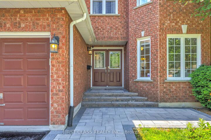 Property Photo: 2511 Linwood Street ON L1X 2S4