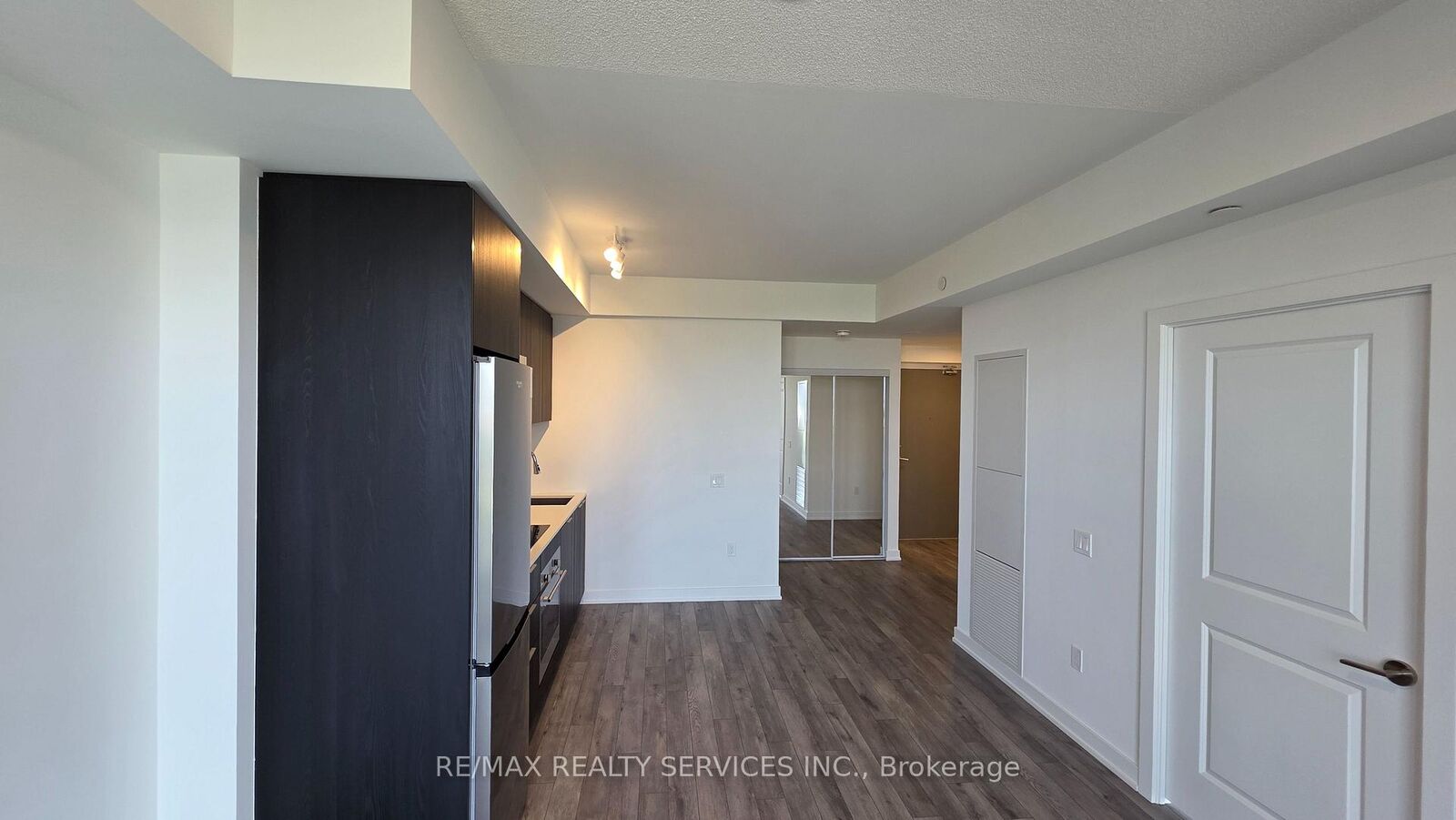 Property Photo:  15 Skyridge Drive 829  ON L6P 4S3 