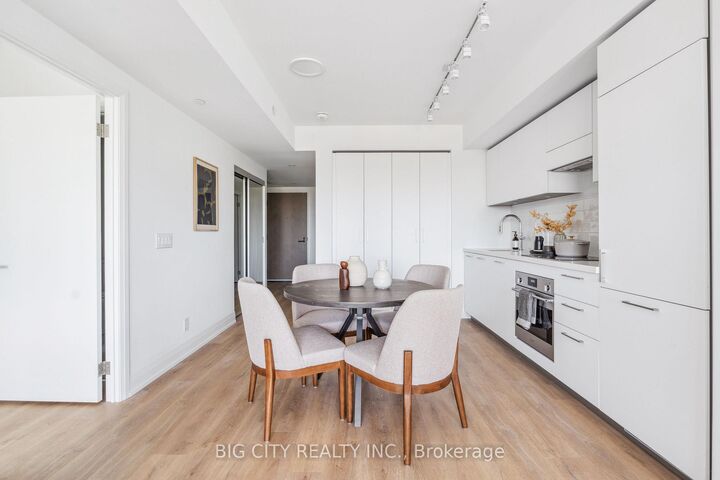 Property Photo: 36 Brentcliffe Road 811 ON M4G 0E1