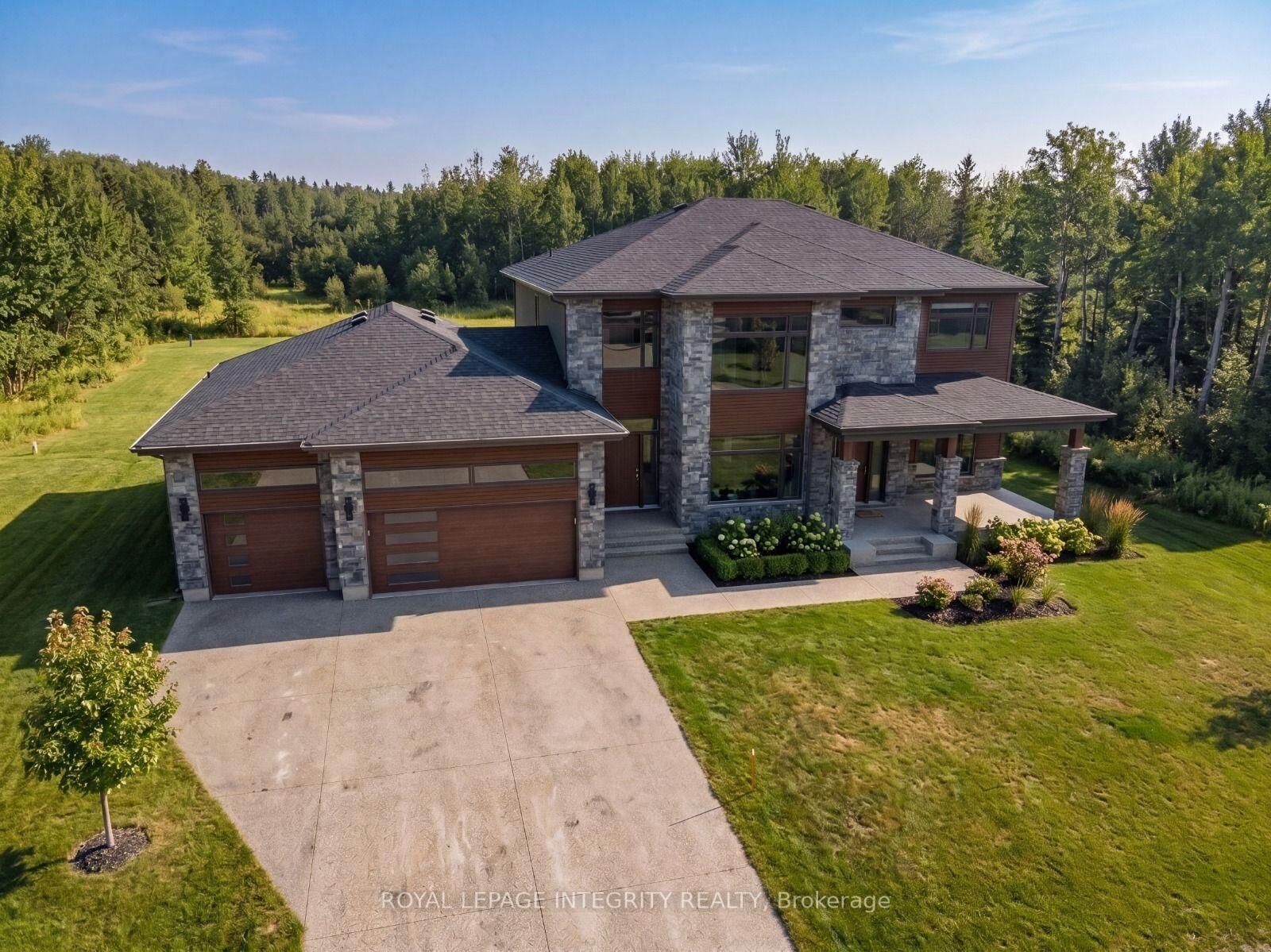 Property Photo:  671 Ballycastle Crescent  ON K1X 0A3 