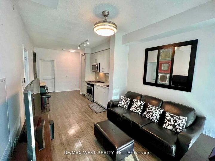 Property Photo: 4085 Parkside Village Drive 1606 ON L5B 0K9