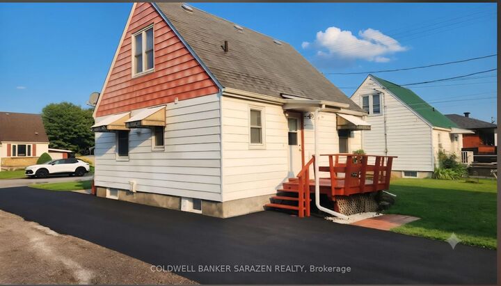 Property Photo: 114 Second Avenue ON K7S 1Y2