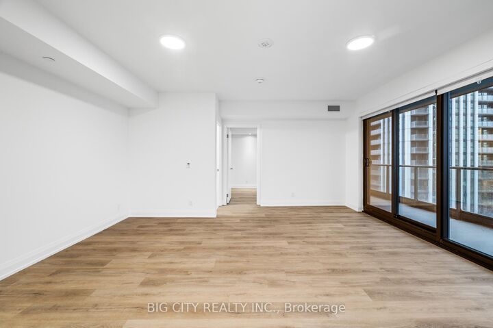 Property Photo:  36 Brentcliffe Road 801  ON M4G 0E1 