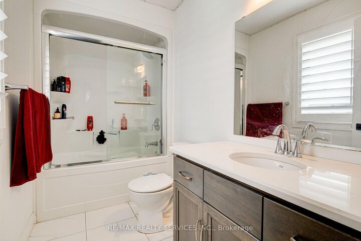 Property Photo: 240 Tamarack Blvd Boulevard ON N4S 0E2