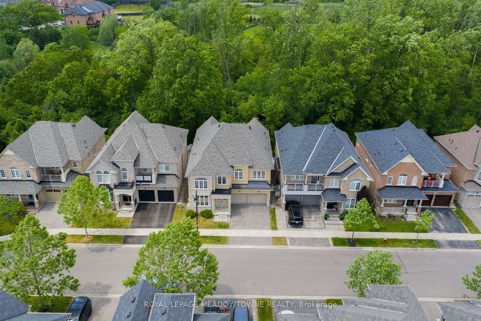 Property Photo: 332 McGibbon Drive ON L9T 5K7