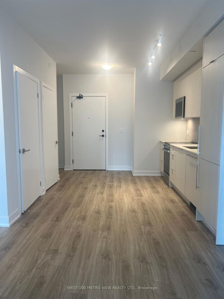 Property Photo:  430 Square One Drive 811  ON L5B 0L6 