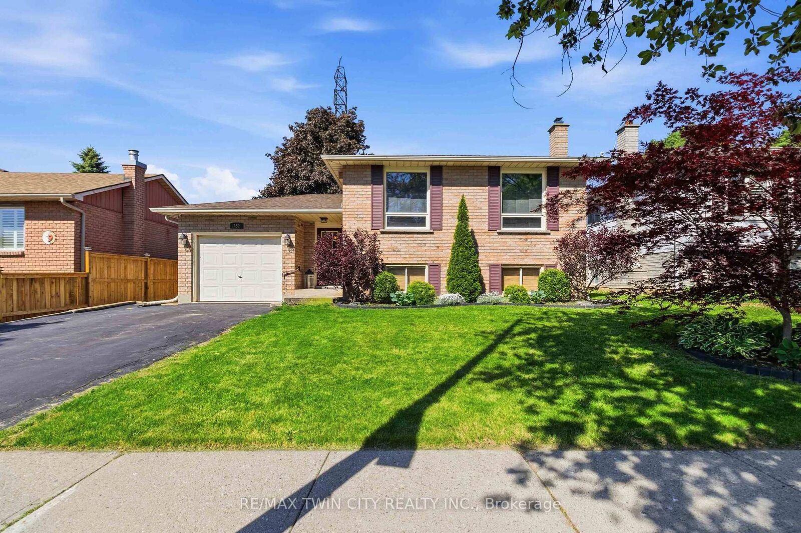 Property Photo:  352 Brantwood Park Road  ON N3P 1L2 