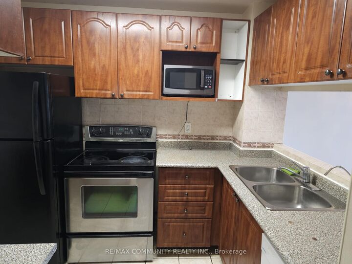 Property Photo:  3050 Ellesmere Road 403  ON M1E 5E6 