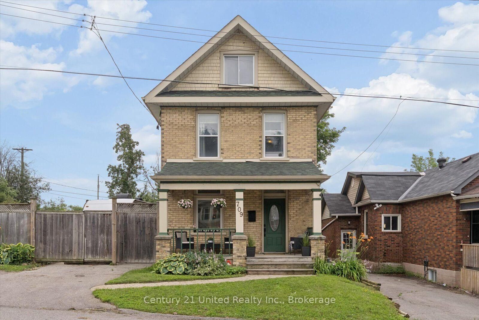 Property Photo: 709 Third Avenue ON K9J 4P4