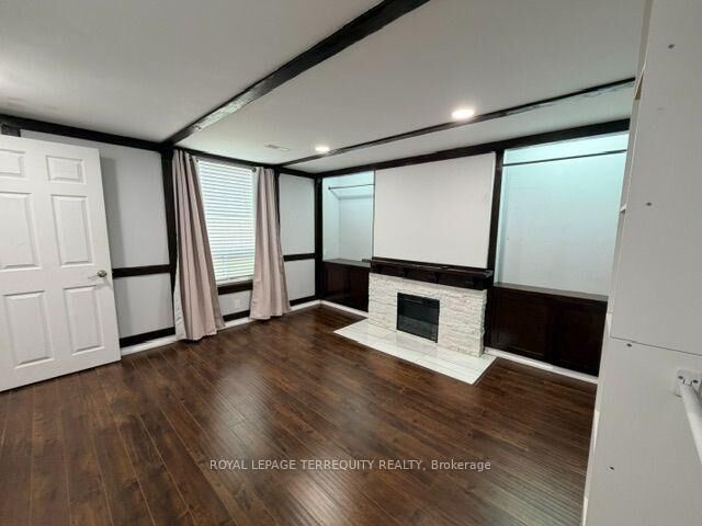 Property Photo: 869 Marinet Crescent Bsmt ON L1W 2M2