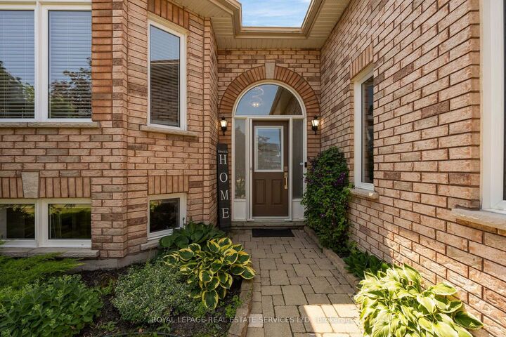 Property Photo:  619 Glen Cedar Crescent  ON L9S 2J4 