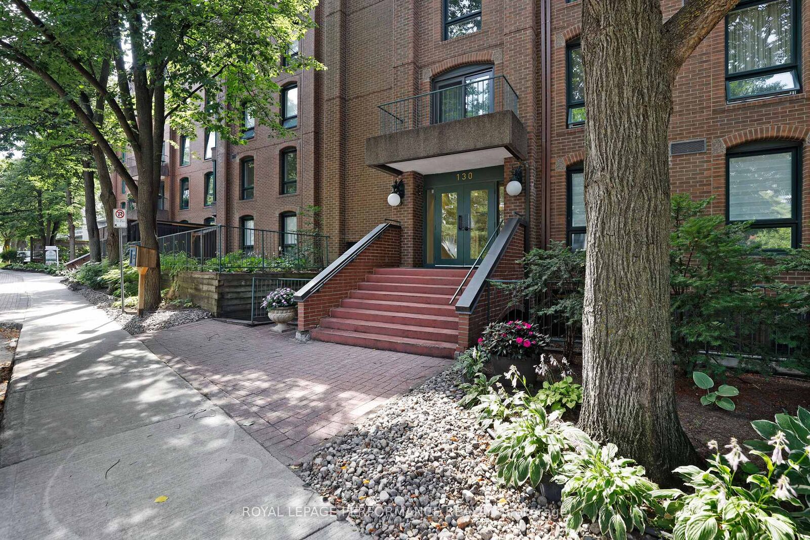 Property Photo: 130 Rideau Terrace 4 ON K1M 0Z2