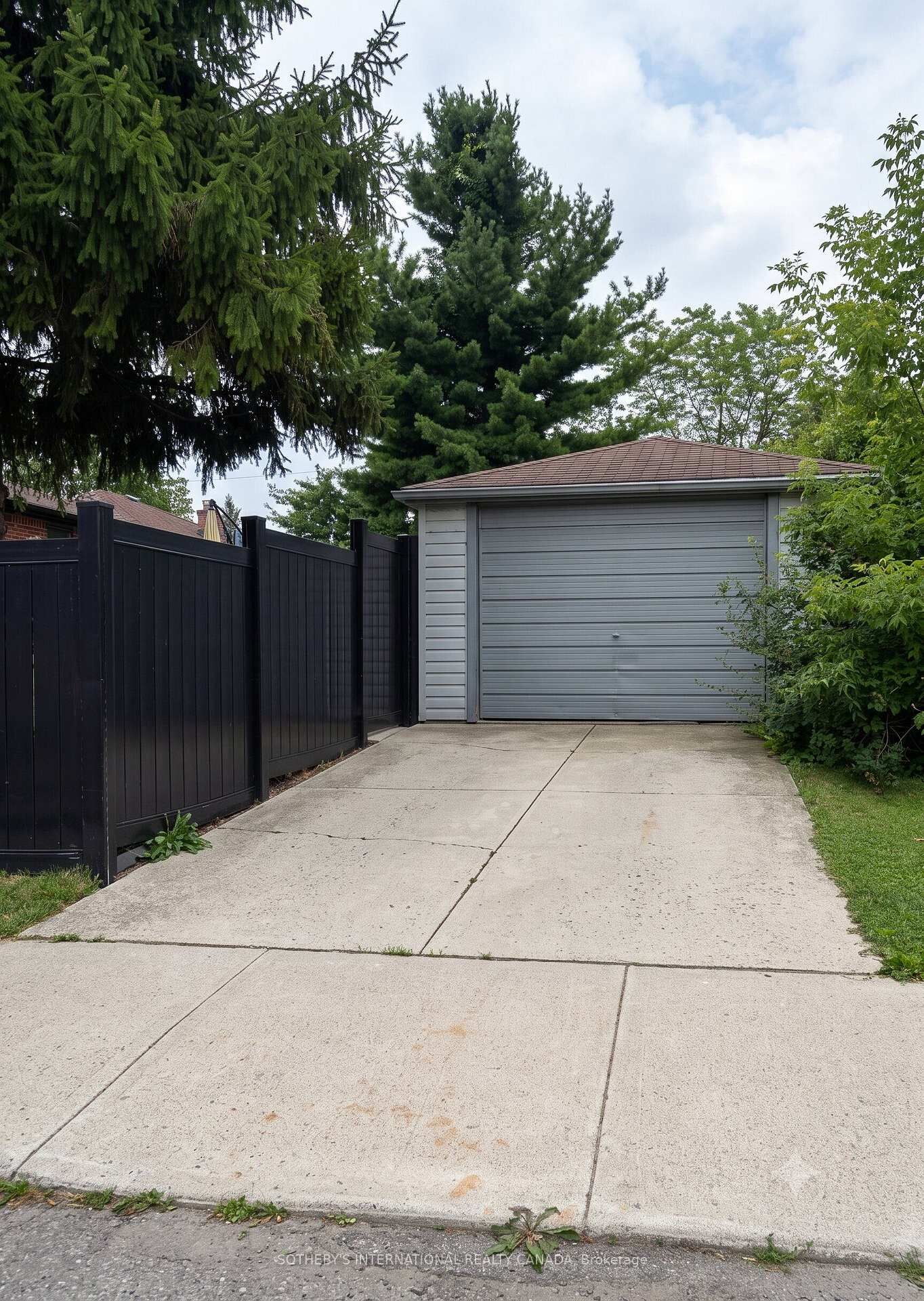 Property Photo:  300 East 45th Street  ON L8T 3K8 